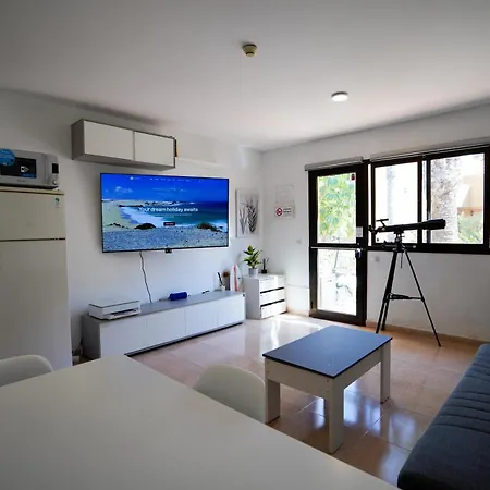 Private - Fast Wi-fi - Pool Apartment *