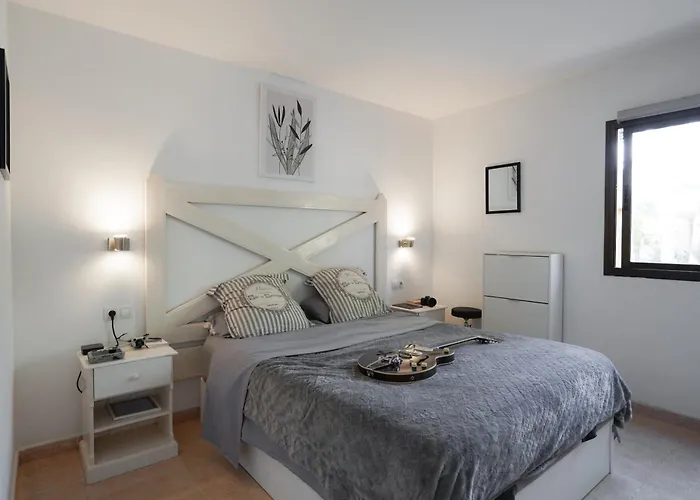 Private - Fast Wi-fi - Pool Apartment